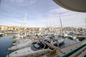 Apartment with Balcony and View on the port